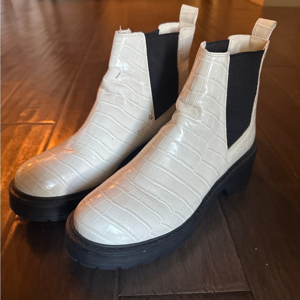 Steve Madden White and Black Ankle Boots